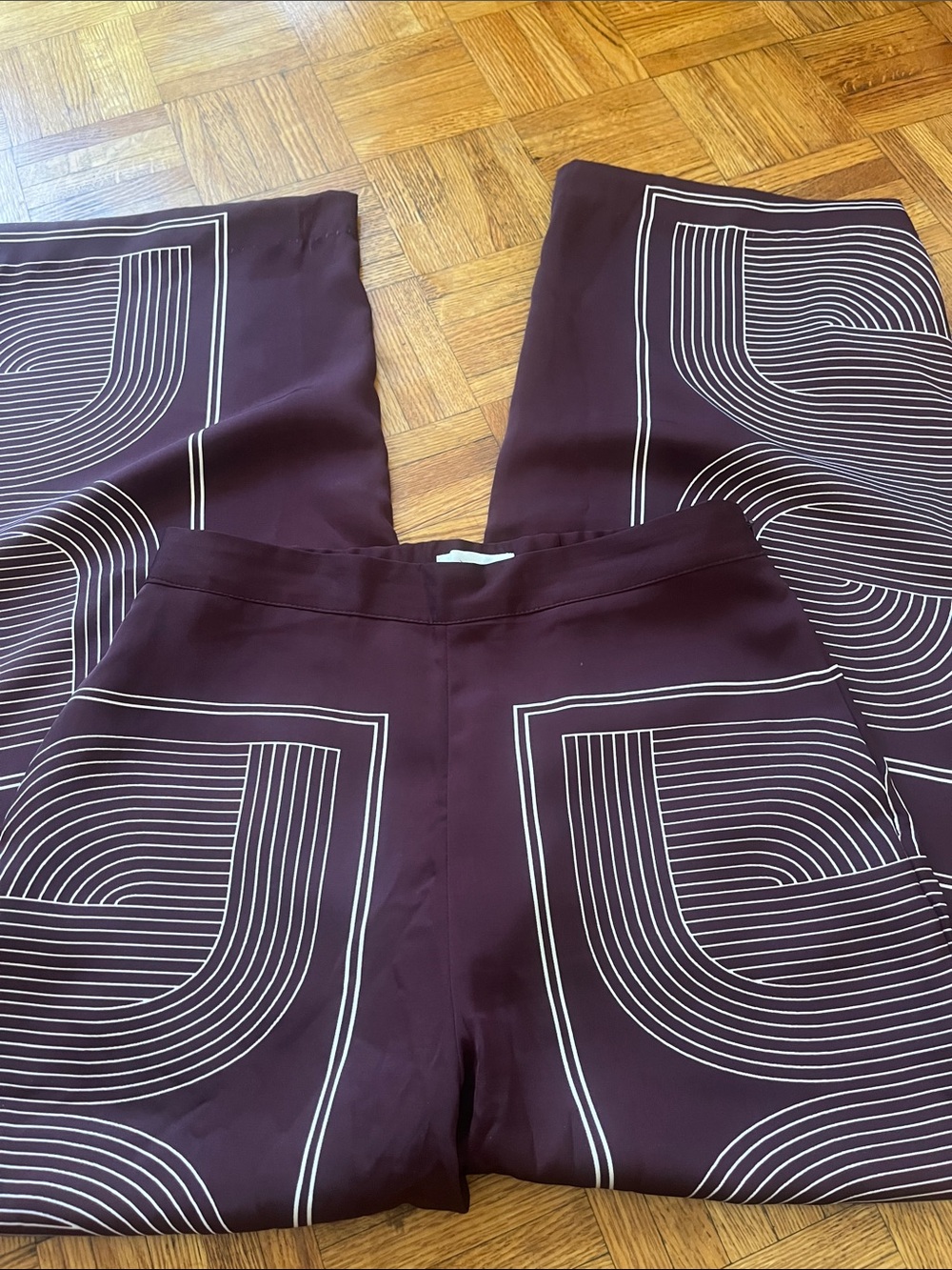 Women's H&M Burgundy Geometric pants